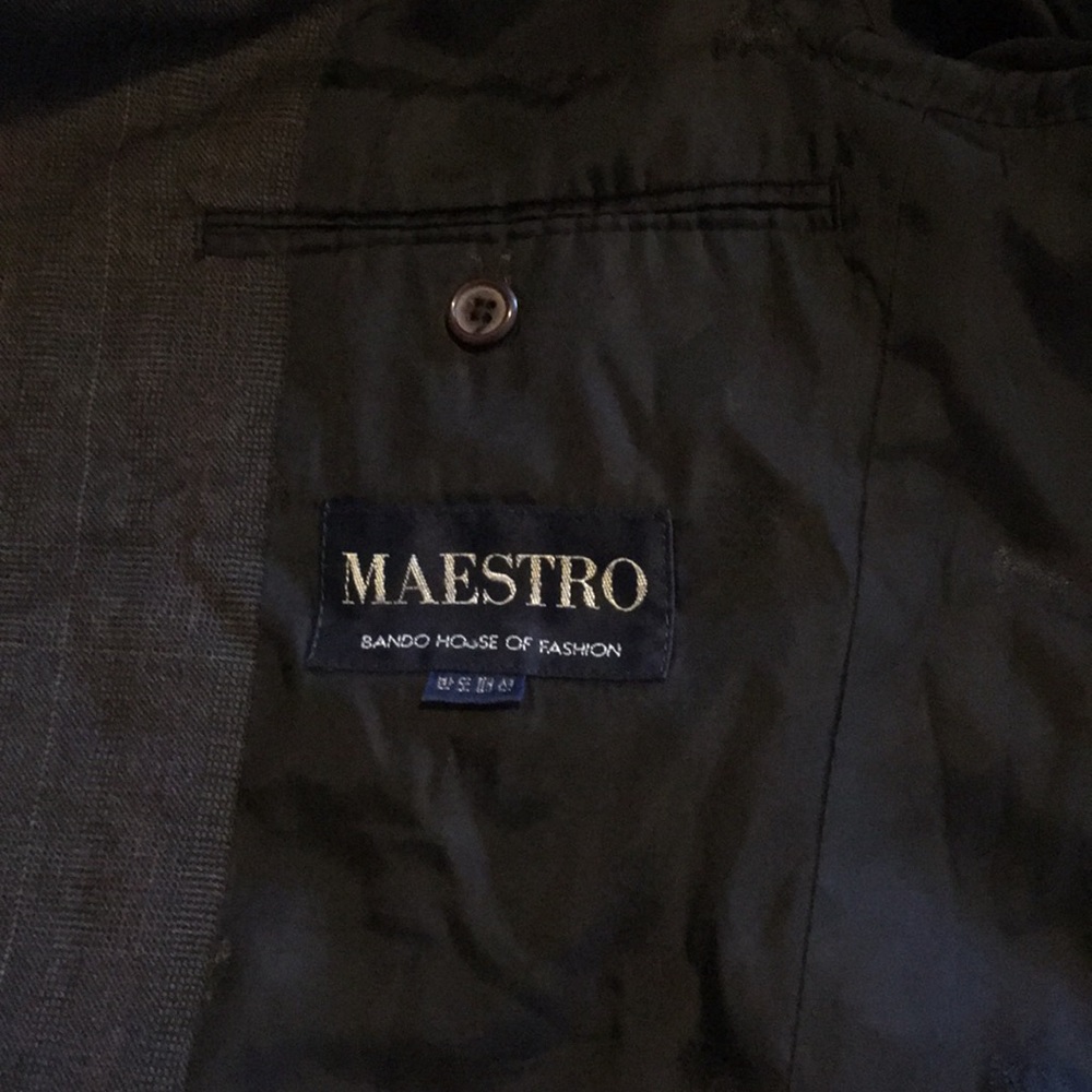BANDO. It’s a men suit jacket - Picture 8 of 8